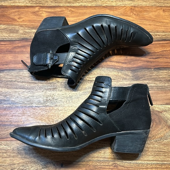 SAM EDELMAN - CIRCUS booties black leather lazer cut details pointed toe zie 7M - Picture 2 of 9